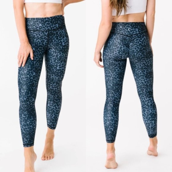 Zyia Active Stone Leopard Scrunchy Light & Luxe 7/8 Leggings Size 2 Blue - Picture 1 of 8